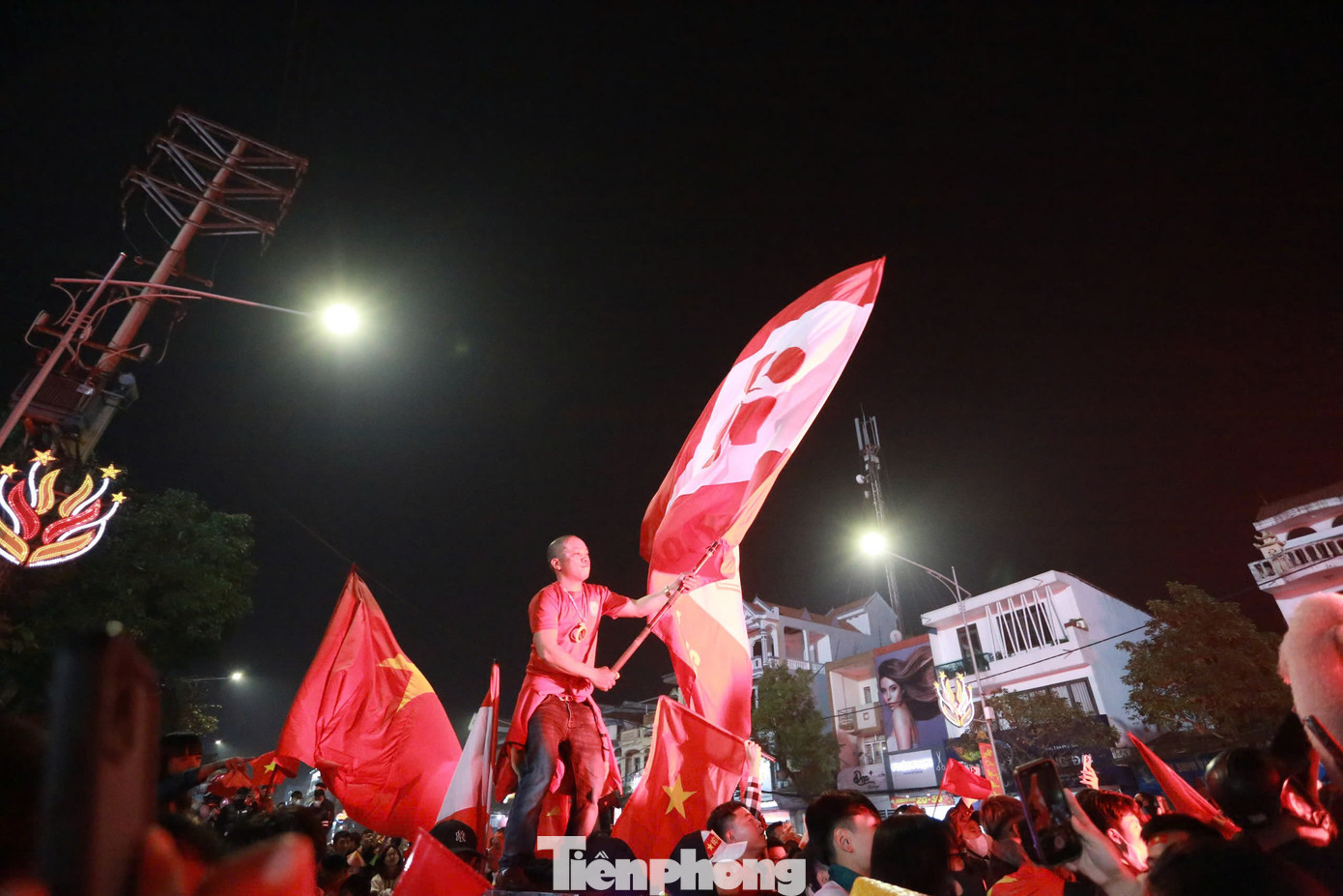 Cùng nhau, họ tạo nên một đêm không thể nào quên.