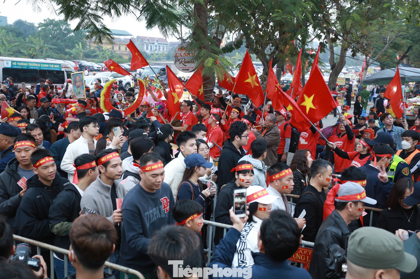 Trong trường hợp đội tuyển Việt Nam vượt qua Singapore để tiến vào chung kết, Việt Trì sẽ lại rực cháy ngọn lửa đam mê trong trận chung kết lượt đi diễn ra vào ngày 2/1/2025.