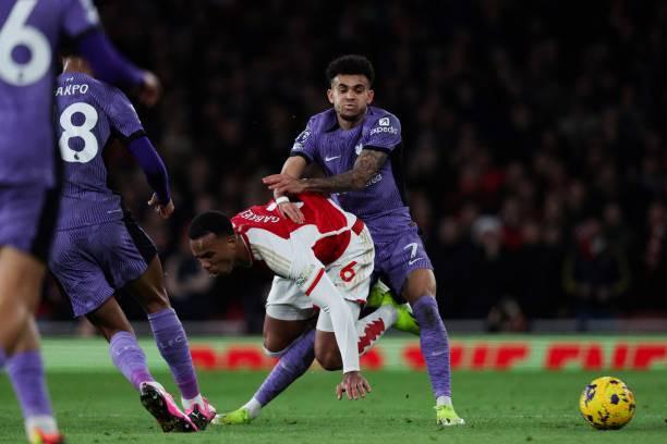 Đại thắng Liverpool, Arsenal phả hơi nóng vào ngôi đầu bảng ảnh 27