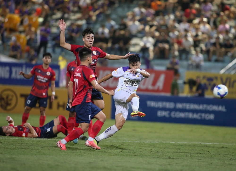 CAHN đánh rơi chiến thắng ở phút bù giờ ảnh 14