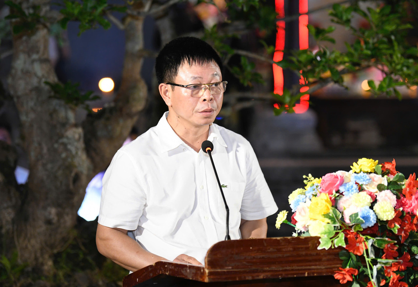 Nhà báo Phùng Công Sưởng ca ngợi các Anh hùng liệt sĩ đã làm nên chiến thắng từ chính sức mạnh tinh thần, lòng yêu nước và lý tưởng cao đẹp. Nhà báo Phùng Công Sưởng ca ngợi các Anh hùng liệt sĩ đã làm nên chiến thắng từ chính sức mạnh tinh thần, lòng yêu nước và lý tưởng cao đẹp.