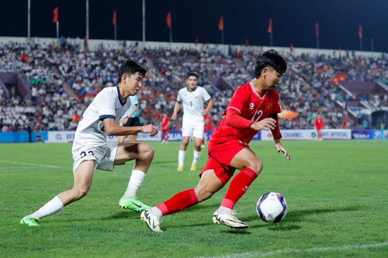 Dù mới 15 tuổi, Chu Ngọc Nguyễn Lực cho thấy sự trưởng thành vượt bậc khi đá chính cả 3 trận của U17 Việt Nam tại VCK U17 châu Á 2025. Dù mới 15 tuổi, Chu Ngọc Nguyễn Lực cho thấy sự trưởng thành vượt bậc khi đá chính cả 3 trận của U17 Việt Nam tại VCK U17 châu Á 2025.