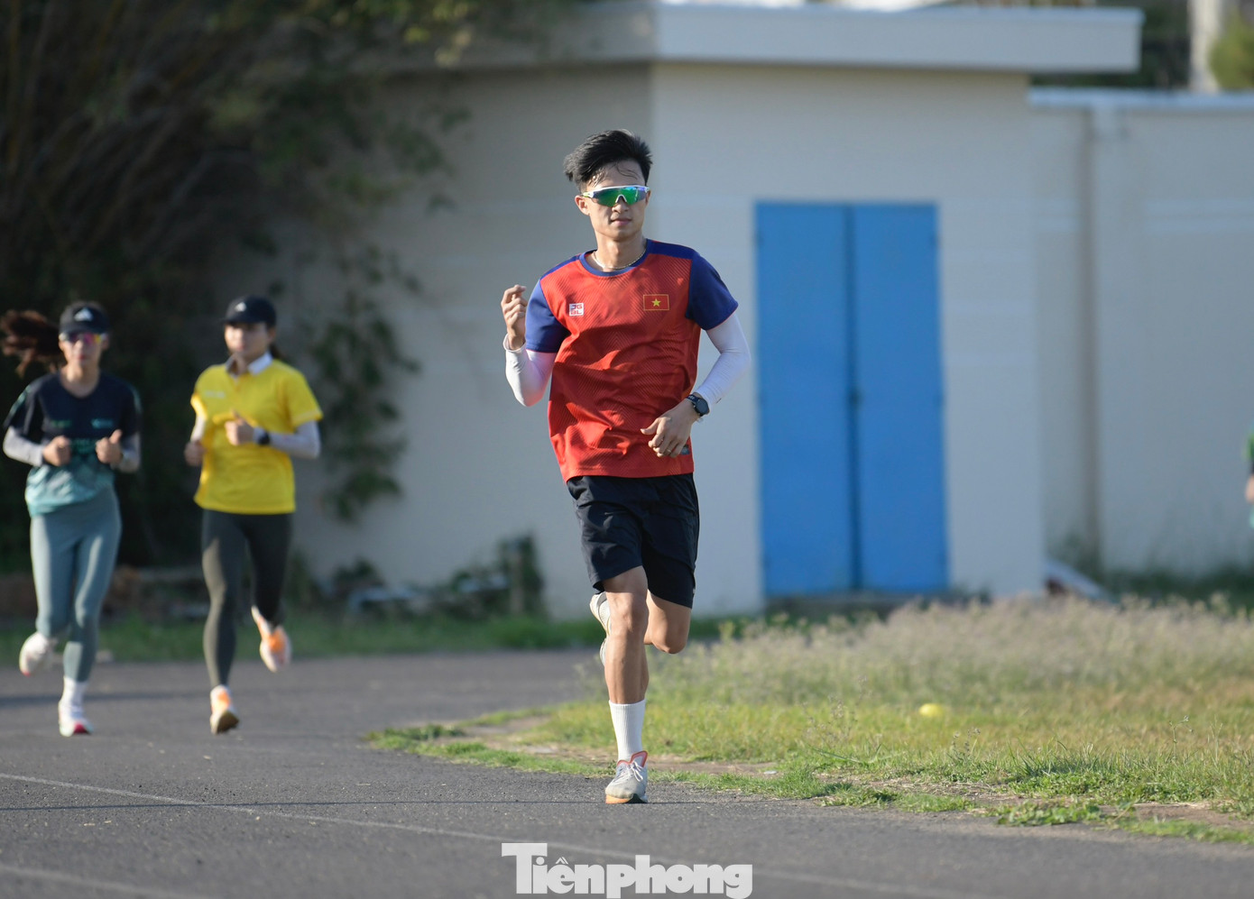 Từng tham gia Tiền Phong Marathon từ những ngày đầu bước vào sự nghiệp điền kinh, Cường đã hai lần vô địch hệ nam trẻ và thiếu niên.