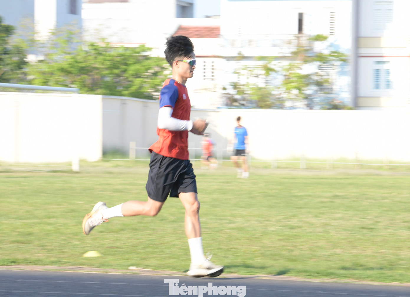 Sau đó tập trong sân vận động Tuy Hòa vào buổi chiều.