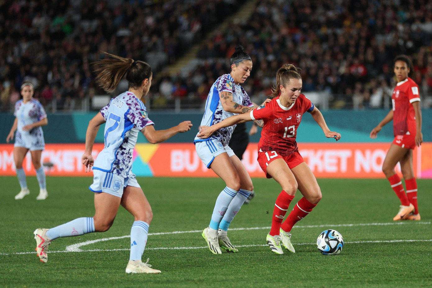 ‘Đè bẹp’ Thụy Sỹ 5-1, Tây Ban Nha lần đầu vào tứ kết World Cup ảnh 33 ‘Đè bẹp’ Thụy Sỹ 5-1, Tây Ban Nha lần đầu vào tứ kết World Cup ảnh 33