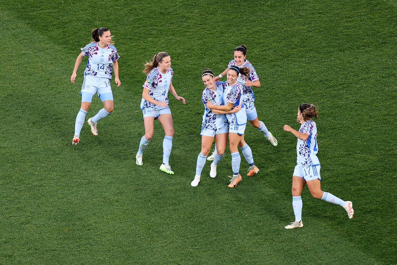 ‘Đè bẹp’ Thụy Sỹ 5-1, Tây Ban Nha lần đầu vào tứ kết World Cup ảnh 19 ‘Đè bẹp’ Thụy Sỹ 5-1, Tây Ban Nha lần đầu vào tứ kết World Cup ảnh 19