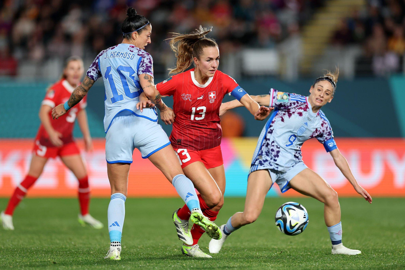 ‘Đè bẹp’ Thụy Sỹ 5-1, Tây Ban Nha lần đầu vào tứ kết World Cup ảnh 31 ‘Đè bẹp’ Thụy Sỹ 5-1, Tây Ban Nha lần đầu vào tứ kết World Cup ảnh 31