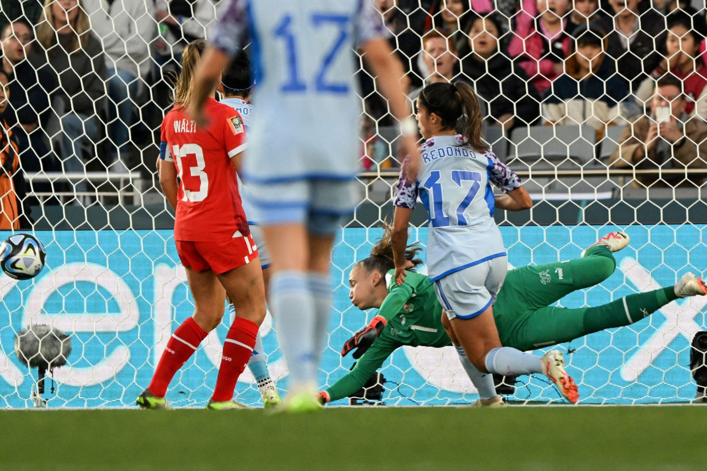 ‘Đè bẹp’ Thụy Sỹ 5-1, Tây Ban Nha lần đầu vào tứ kết World Cup ảnh 18 ‘Đè bẹp’ Thụy Sỹ 5-1, Tây Ban Nha lần đầu vào tứ kết World Cup ảnh 18
