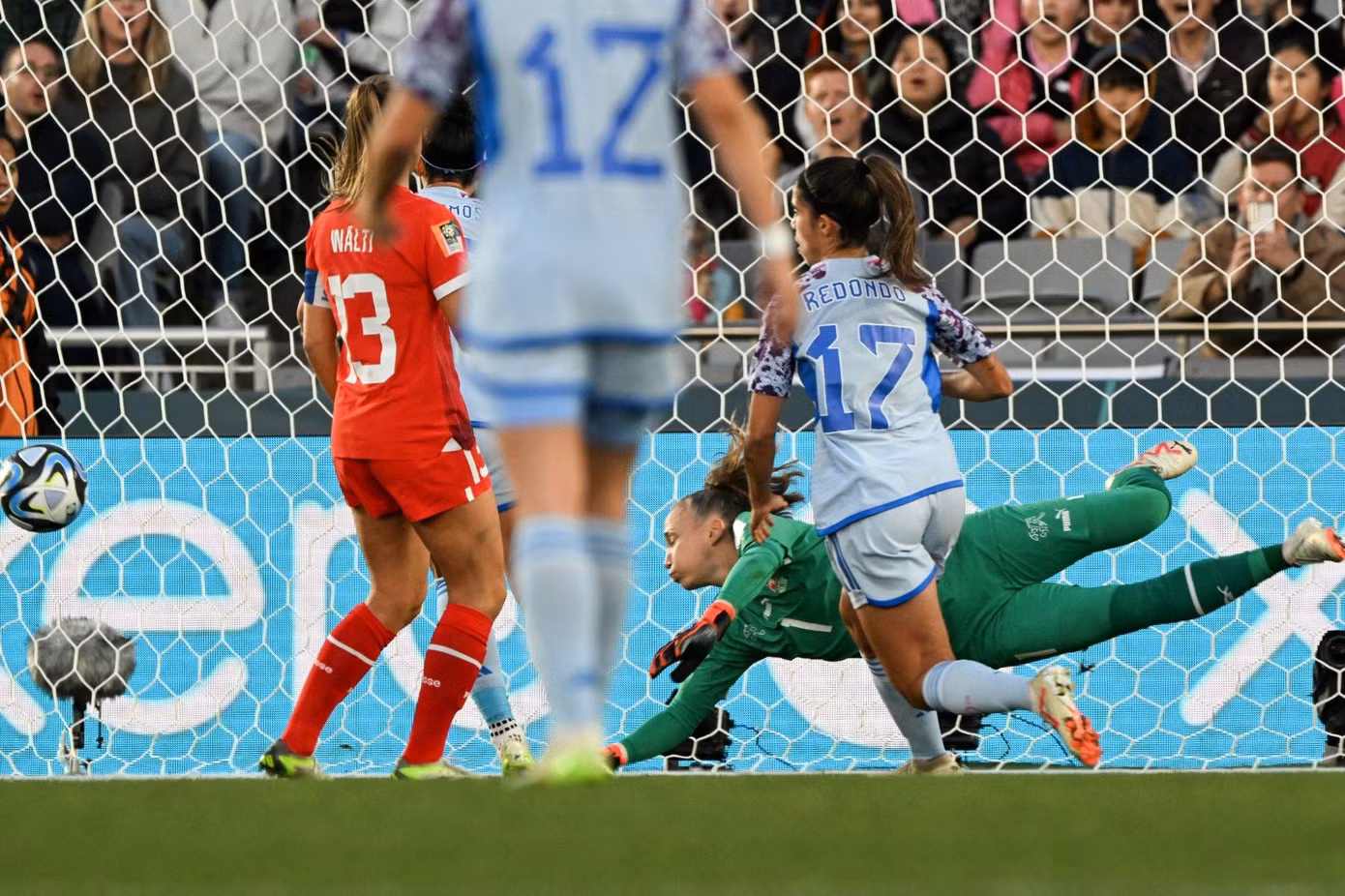 ‘Đè bẹp’ Thụy Sỹ 5-1, Tây Ban Nha lần đầu vào tứ kết World Cup ảnh 18
