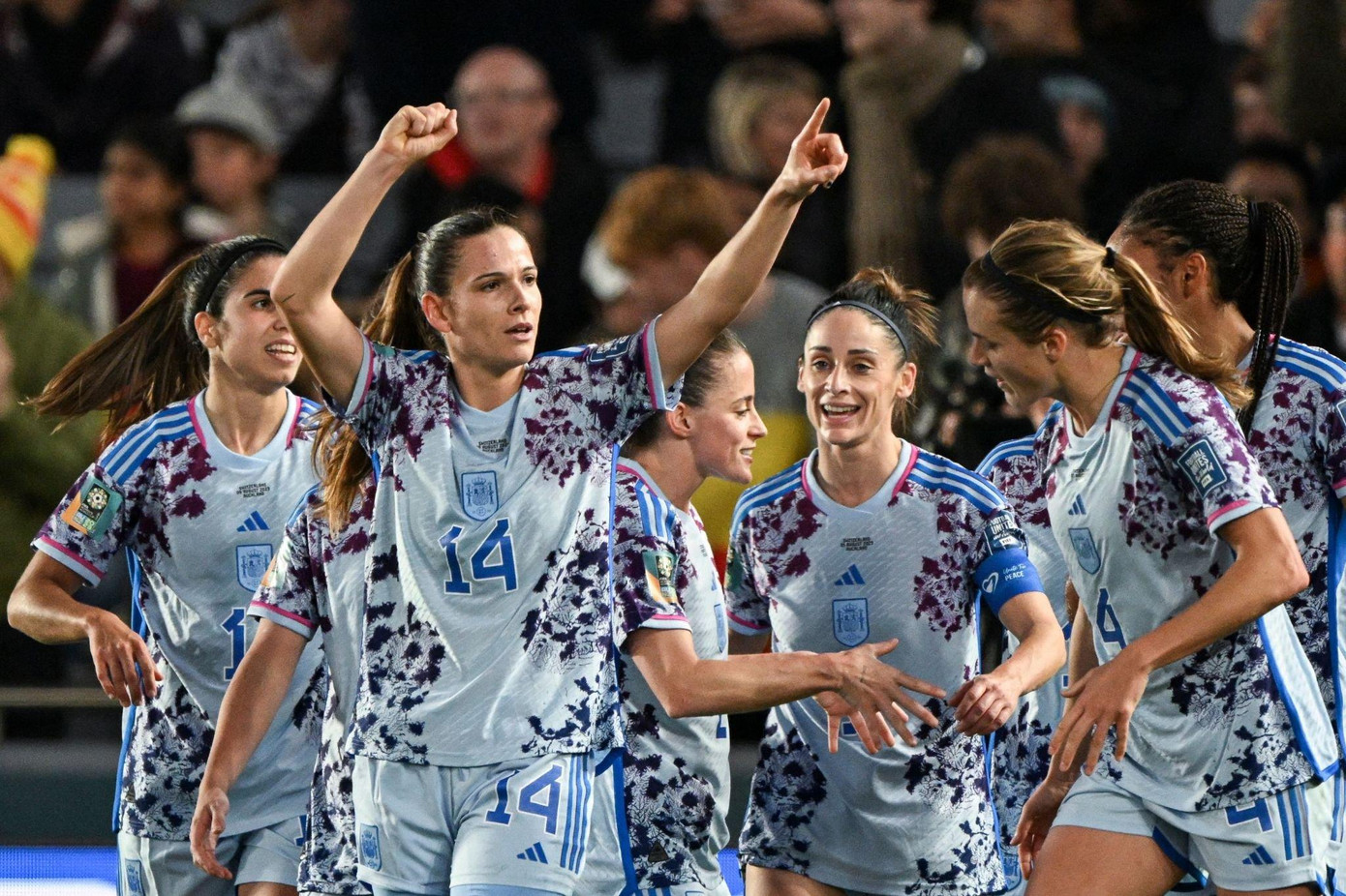 ‘Đè bẹp’ Thụy Sỹ 5-1, Tây Ban Nha lần đầu vào tứ kết World Cup ảnh 40 ‘Đè bẹp’ Thụy Sỹ 5-1, Tây Ban Nha lần đầu vào tứ kết World Cup ảnh 40