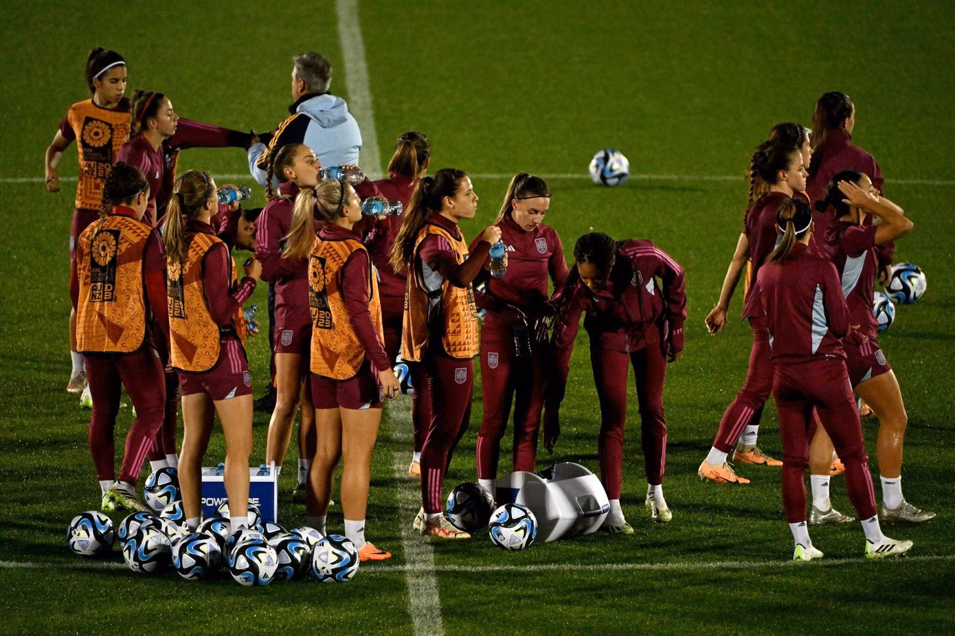 ‘Đè bẹp’ Thụy Sỹ 5-1, Tây Ban Nha lần đầu vào tứ kết World Cup ảnh 6