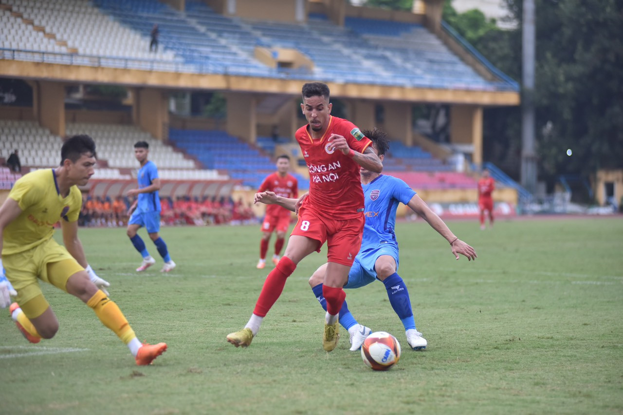 Với nhiều cầu thủ mới trong đội hình, CAHN cần thêm thời gian để có được gắn kết. (Ảnh: CLB CAHN) Với nhiều cầu thủ mới trong đội hình, CAHN cần thêm thời gian để có được gắn kết. (Ảnh: CLB CAHN)