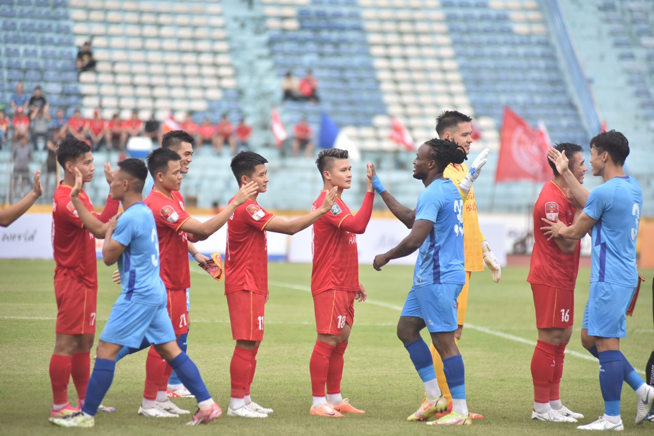 CAHN tung ra đội hình toàn sao ở trận giao hữu với Bình Dương chiều 27/9. (Ảnh: CLB CAHN) CAHN tung ra đội hình toàn sao ở trận giao hữu với Bình Dương chiều 27/9. (Ảnh: CLB CAHN)