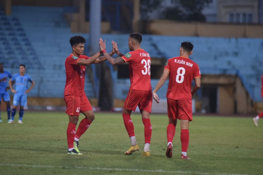 Với dàn sao thượng thặng và không ngừng được nâng cấp, CAHN đã sẵn sàng cho trận Siêu cúp Bóng đá Quốc gia - Cúp THACO năm 2023 diễn ra ngày 6/10 trên sân Hàng Đẫy gặp CLB Đông Á Thanh Hóa. (Ảnh: CLB CAHN) Với dàn sao thượng thặng và không ngừng được nâng cấp, CAHN đã sẵn sàng cho trận Siêu cúp Bóng đá Quốc gia - Cúp THACO năm 2023 diễn ra ngày 6/10 trên sân Hàng Đẫy gặp CLB Đông Á Thanh Hóa. (Ảnh: CLB CAHN)