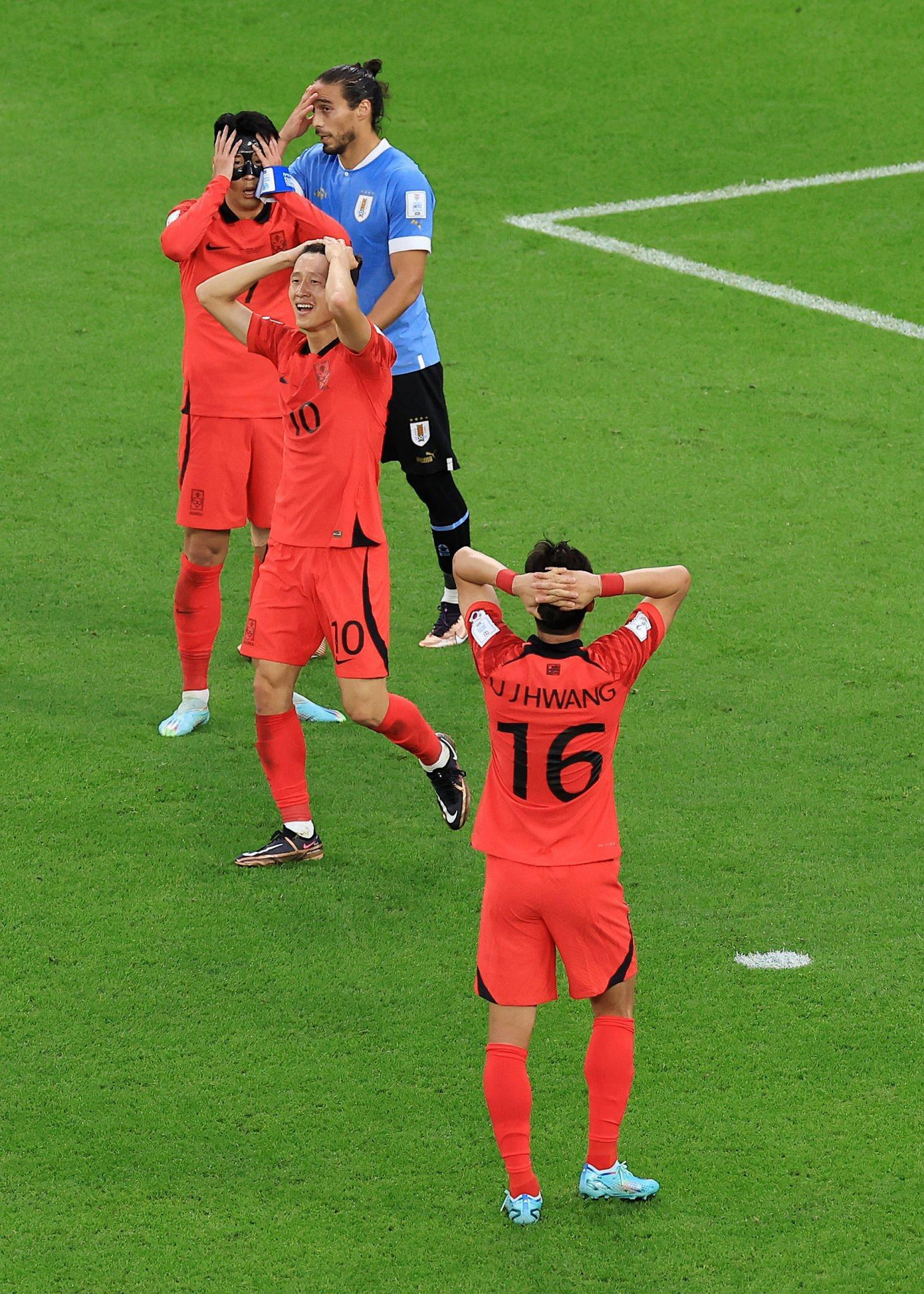 World Cup 2022: Uruguay tiếc nuối sau trận đấu không bàn thắng với Hàn Quốc ảnh 14