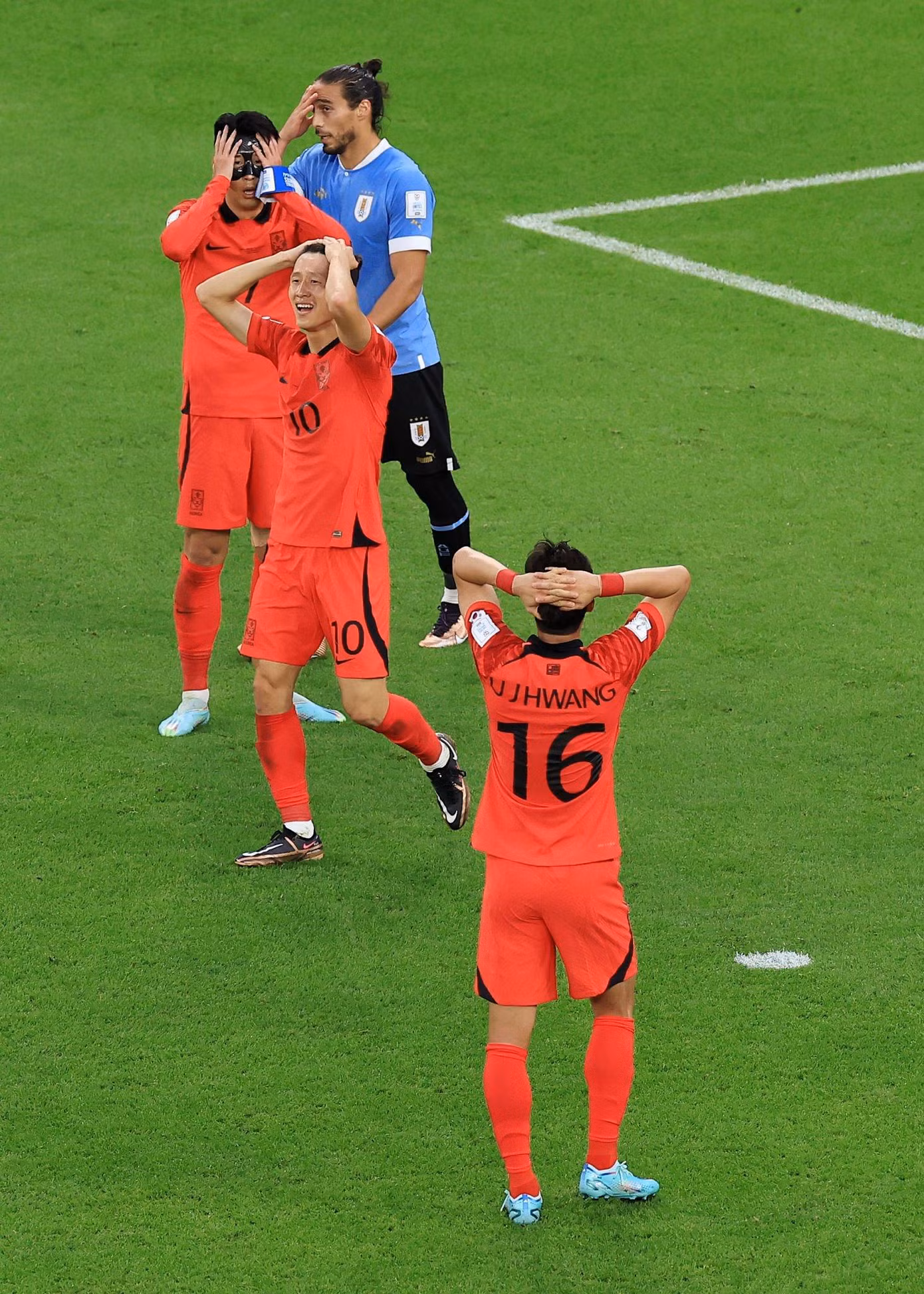 World Cup 2022: Uruguay tiếc nuối sau trận đấu không bàn thắng với Hàn Quốc ảnh 14