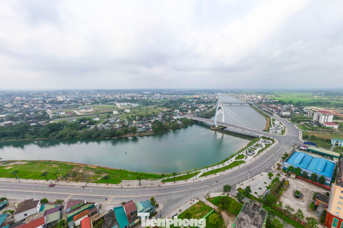 Trong quá trình đổi mới, thành phố Đông Hà hướng đến cấu trúc “thành phố bên sông”, lấy sông Hiếu làm trung tâm trong quy hoạch phát triển không gian đô thị.