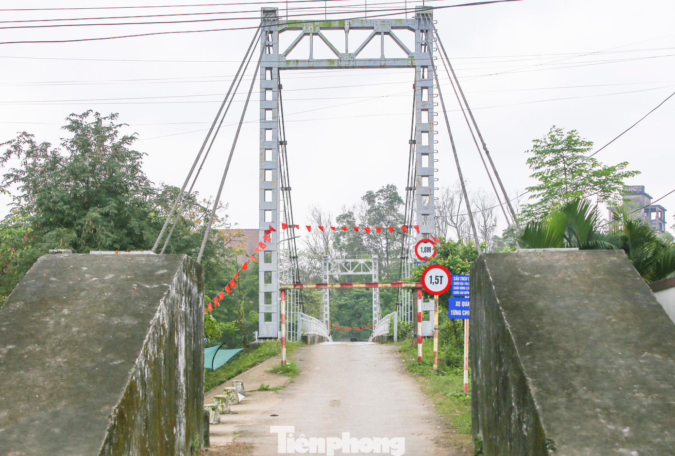 Ngoài ra còn cầu Đông Hà, Bạch Đằng, 28 tháng 4 và cầu Sông Hiếu.