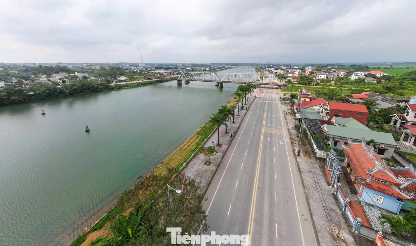 Vào ngày 30/3 tới, nơi đây sẽ vô cùng sôi động khi trở thành một phần trong cung đường chạy của Tiền Phong Marathon 2025, với sự tham gia của hơn 7.000 vận động viên chuyên nghiệp và phong trào. Giải đấu được kỳ vọng sẽ tạo nên sức bật mới cho thành phố đang phát triển mạnh mẽ bên dòng Hiếu giang thơ mộng.