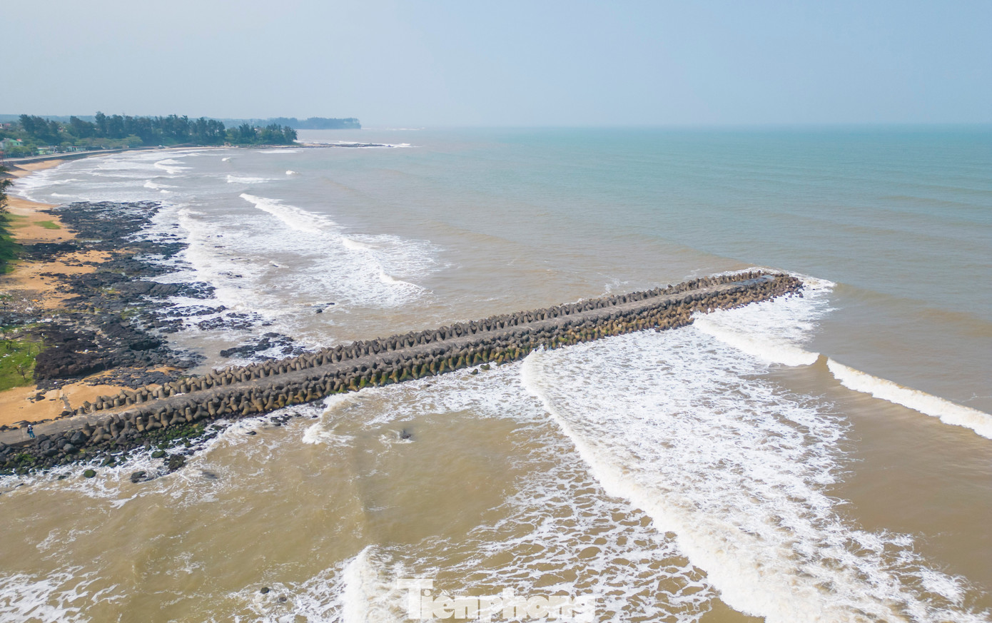 Năm 2024, Quảng Trị đón hơn 3 triệu lượt khách du lịch, trong đó có 168 nghìn lượt khách quốc tế, cao nhất từ trước đến nay và dự báo sẽ tăng mạnh trong thời gian tới. Khu du lịch Cửa Tùng - Cửa Việt - đảo Cồn Cỏ được đưa vào danh sách quy hoạch các địa điểm tiềm năng phát triển Khu du lịch quốc gia trong thời kỳ 2021 - 2030, tầm nhìn đến năm 2045. Năm 2024, Quảng Trị đón hơn 3 triệu lượt khách du lịch, trong đó có 168 nghìn lượt khách quốc tế, cao nhất từ trước đến nay và dự báo sẽ tăng mạnh trong thời gian tới. Khu du lịch Cửa Tùng - Cửa Việt - đảo Cồn Cỏ được đưa vào danh sách quy hoạch các địa điểm tiềm năng phát triển Khu du lịch quốc gia trong thời kỳ 2021 - 2030, tầm nhìn đến năm 2045.