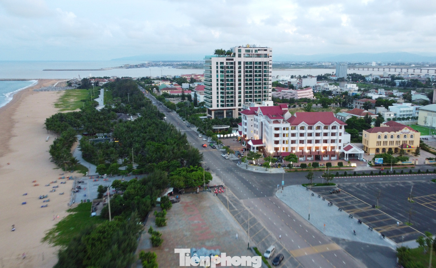 Ý tưởng của Phú Yên là tạo nên dải không gian xanh dọc biển và đường Độc Lập, từ Quảng trường 1/4 kết nối với khu vực tháp Nghinh Phong và công viên văn hóa đá thành một quần thể công viên ven biển Tuy Hòa.