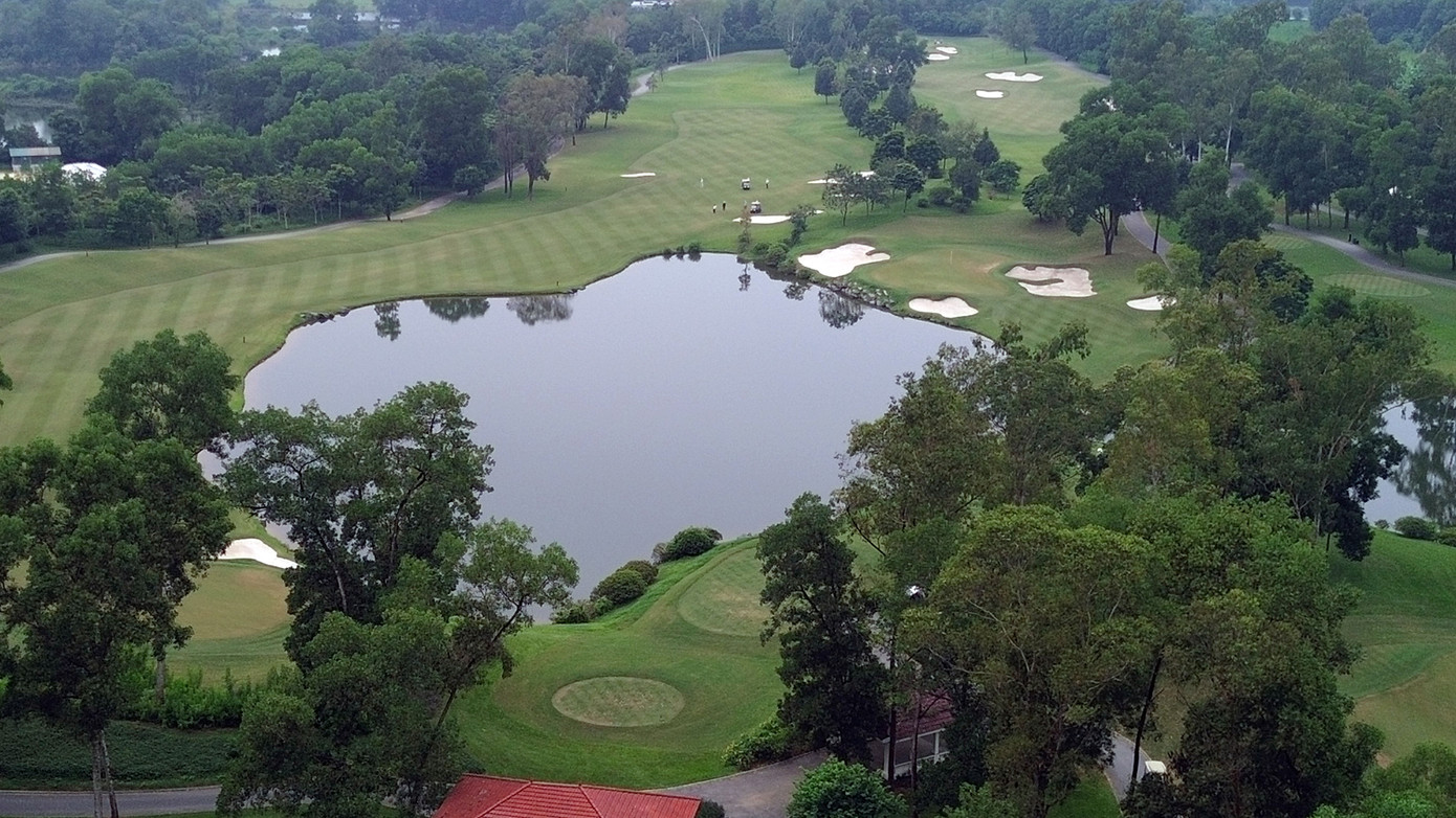 Với thiết kế đầy thử thách và sáng tạo, trải dài trên sườn đồi dưới chân núi Ba Vì và uốn lượn theo hồ Đồng Mô, Kings Course - được đưa vào vận hành hồi đầu năm 2018 - hứa hẹn sẽ là một thử thách thú vị cho các golfer tham gia tranh tài. Với thiết kế đầy thử thách và sáng tạo, trải dài trên sườn đồi dưới chân núi Ba Vì và uốn lượn theo hồ Đồng Mô, Kings Course - được đưa vào vận hành hồi đầu năm 2018 - hứa hẹn sẽ là một thử thách thú vị cho các golfer tham gia tranh tài.