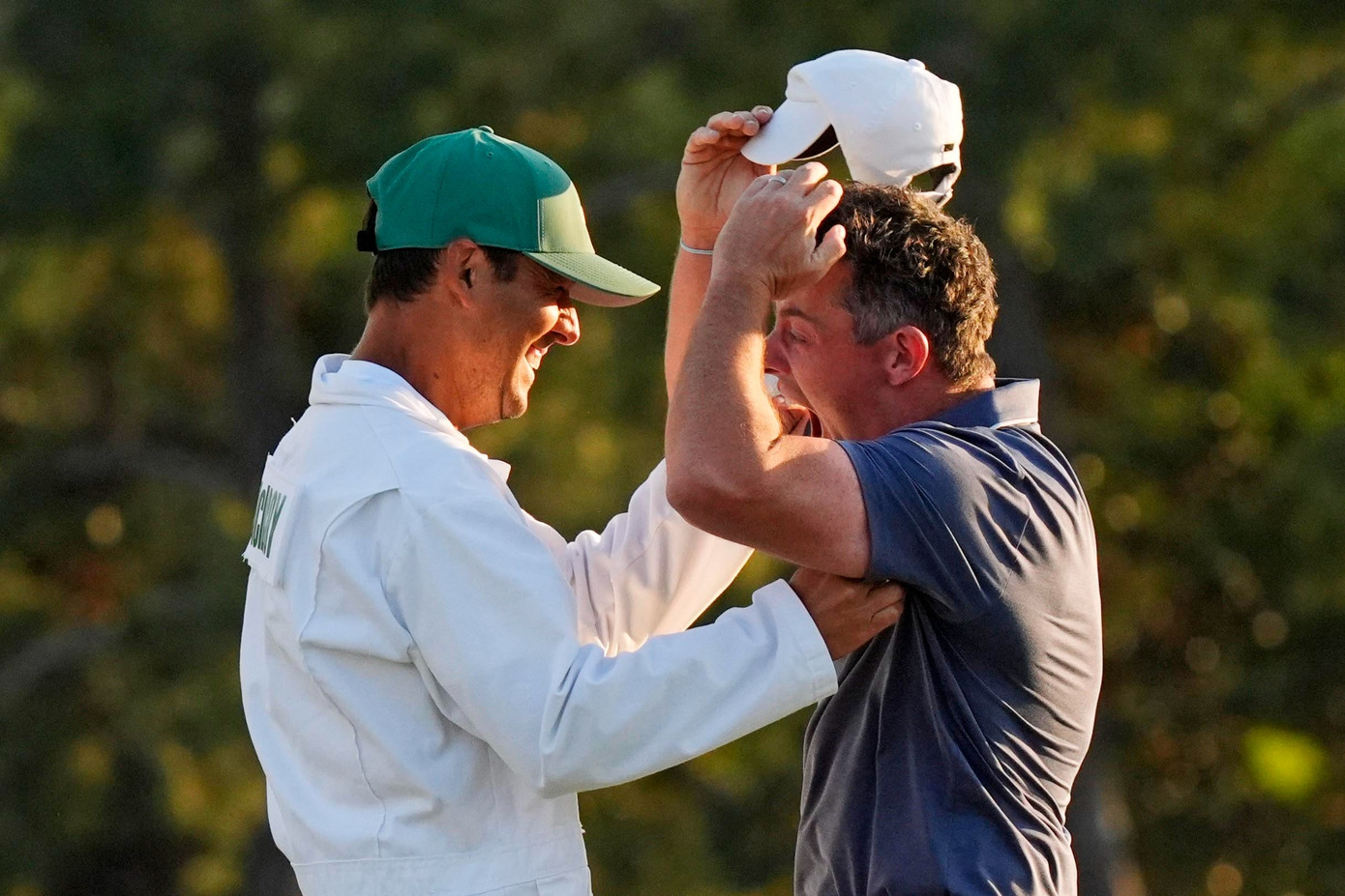 Những khoảnh khắc đáng nhớ của McIlroy và caddie Diamond trong ngày vô địch The Masters 2025.