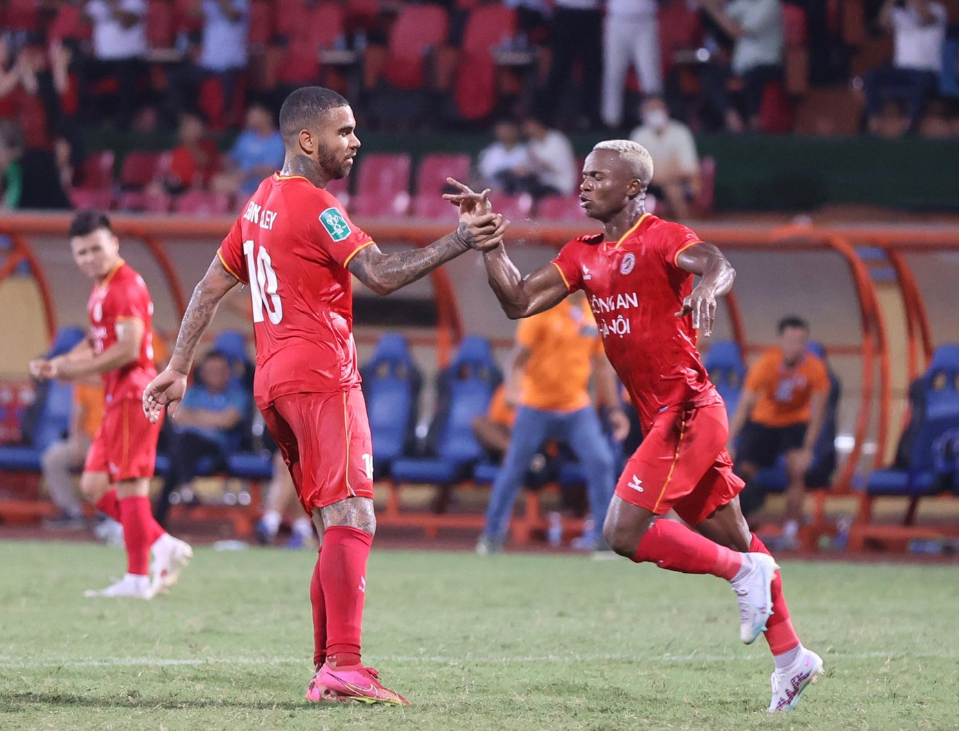 Cản phá penalty xuất sắc, thủ môn Đức Dũng đưa Nam Định vào tứ kết Cúp Quốc gia ảnh 34 Cản phá penalty xuất sắc, thủ môn Đức Dũng đưa Nam Định vào tứ kết Cúp Quốc gia ảnh 34