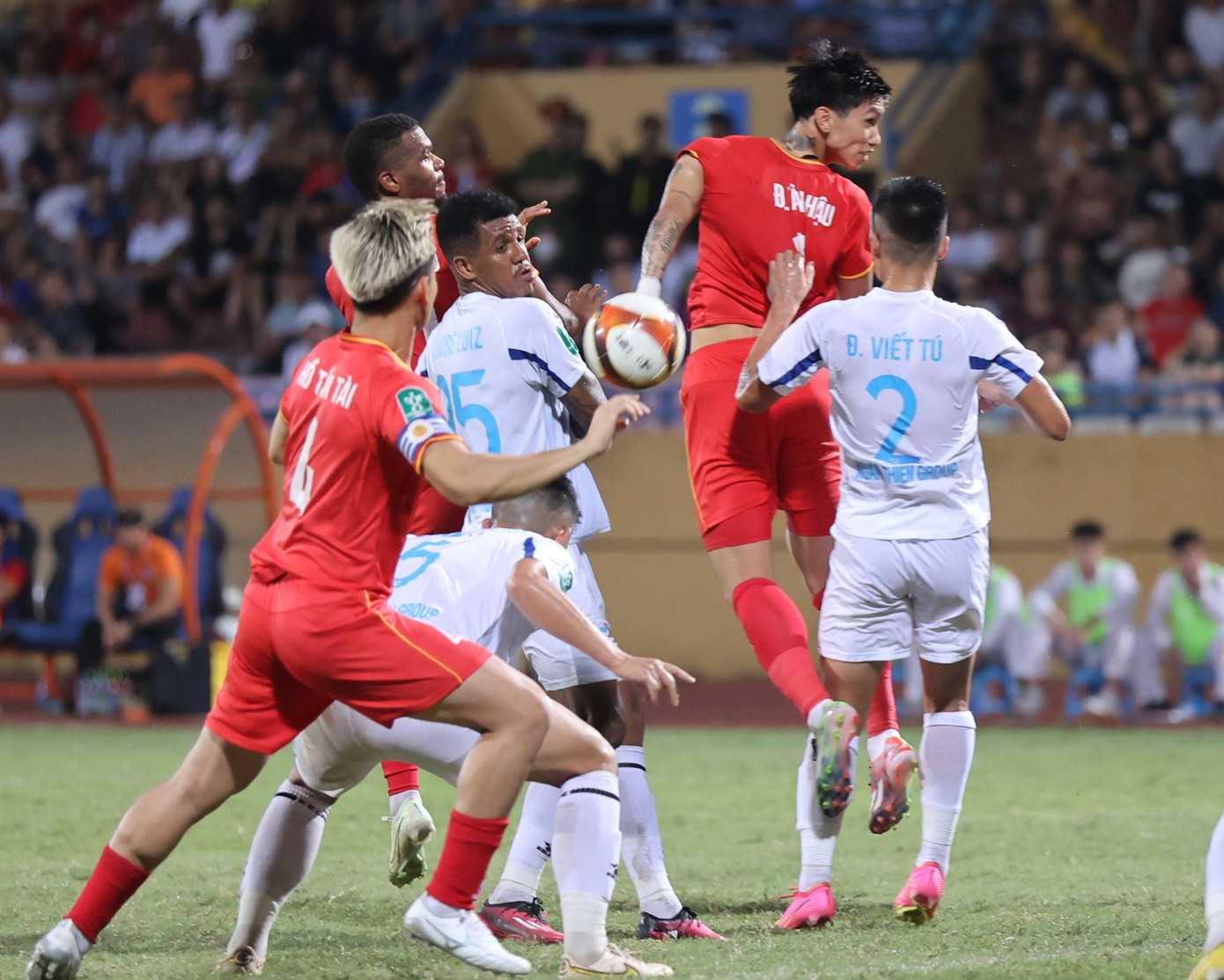 Cản phá penalty xuất sắc, thủ môn Đức Dũng đưa Nam Định vào tứ kết Cúp Quốc gia ảnh 28 Cản phá penalty xuất sắc, thủ môn Đức Dũng đưa Nam Định vào tứ kết Cúp Quốc gia ảnh 28