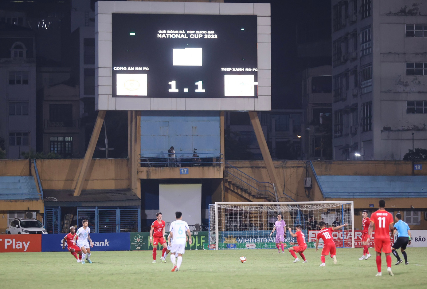 Cản phá penalty xuất sắc, thủ môn Đức Dũng đưa Nam Định vào tứ kết Cúp Quốc gia ảnh 35 Cản phá penalty xuất sắc, thủ môn Đức Dũng đưa Nam Định vào tứ kết Cúp Quốc gia ảnh 35