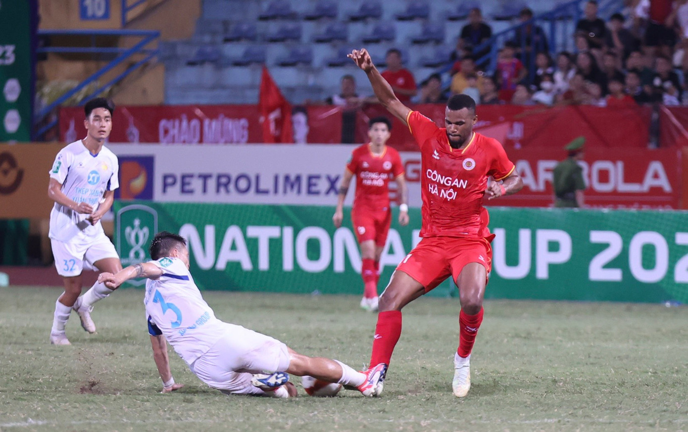 Cản phá penalty xuất sắc, thủ môn Đức Dũng đưa Nam Định vào tứ kết Cúp Quốc gia ảnh 22 Cản phá penalty xuất sắc, thủ môn Đức Dũng đưa Nam Định vào tứ kết Cúp Quốc gia ảnh 22