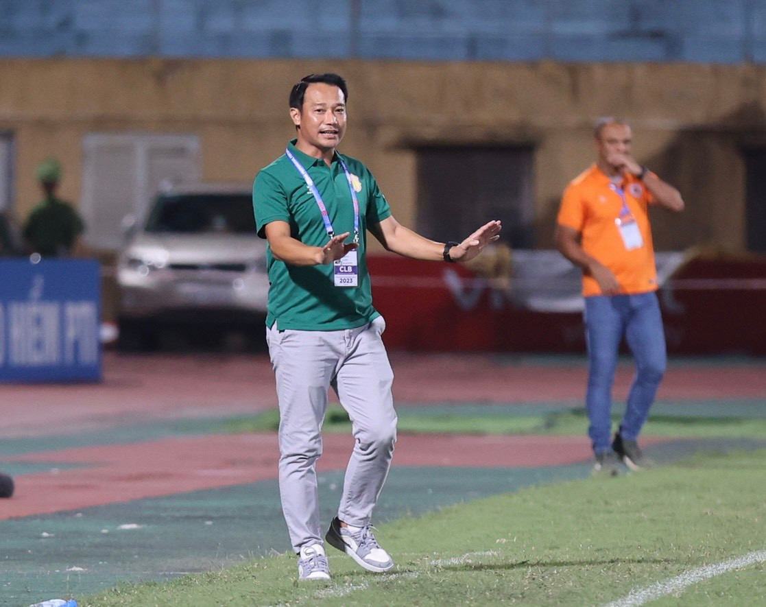 Cản phá penalty xuất sắc, thủ môn Đức Dũng đưa Nam Định vào tứ kết Cúp Quốc gia ảnh 24 Cản phá penalty xuất sắc, thủ môn Đức Dũng đưa Nam Định vào tứ kết Cúp Quốc gia ảnh 24