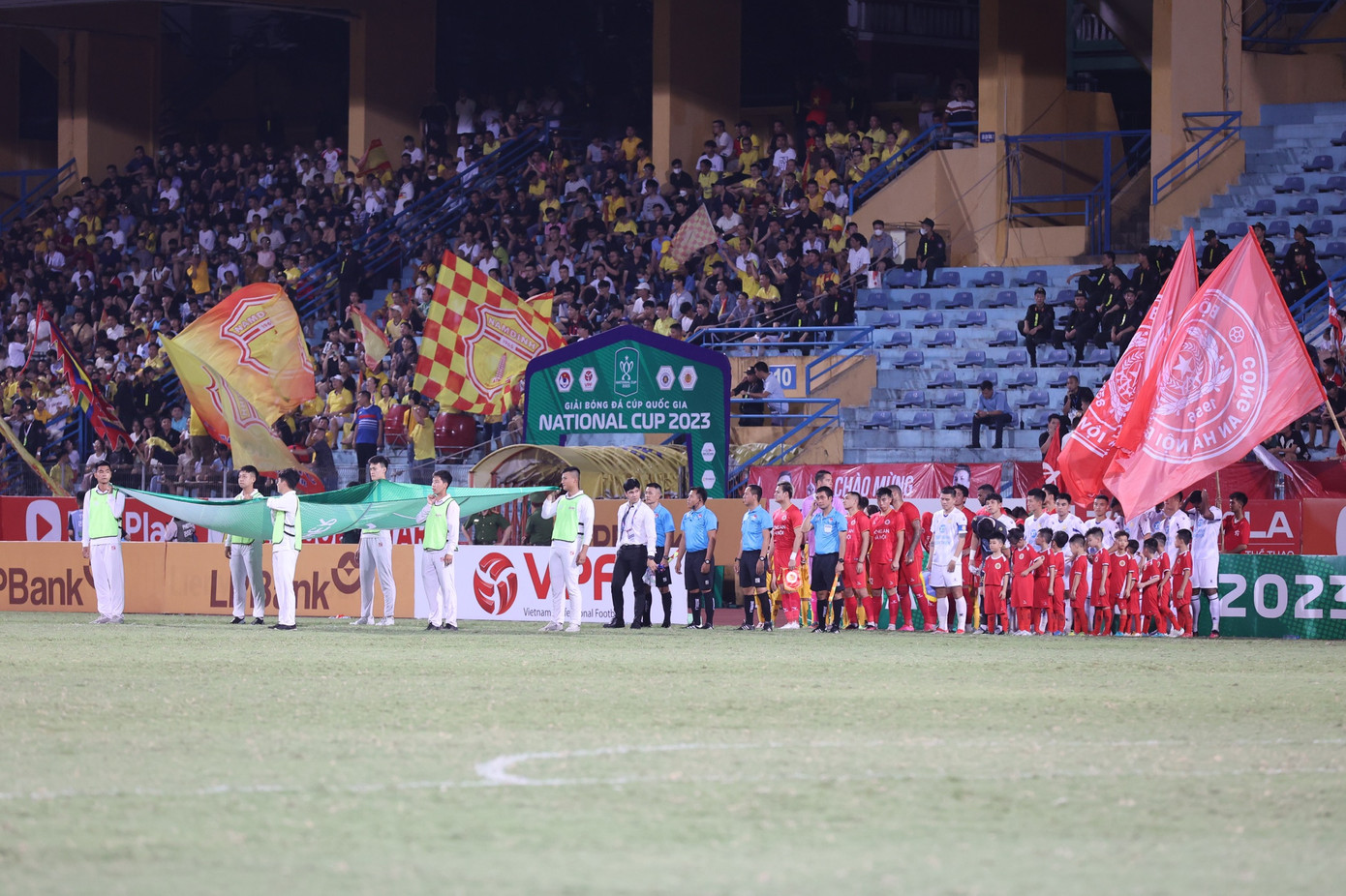 Cản phá penalty xuất sắc, thủ môn Đức Dũng đưa Nam Định vào tứ kết Cúp Quốc gia ảnh 12 Cản phá penalty xuất sắc, thủ môn Đức Dũng đưa Nam Định vào tứ kết Cúp Quốc gia ảnh 12