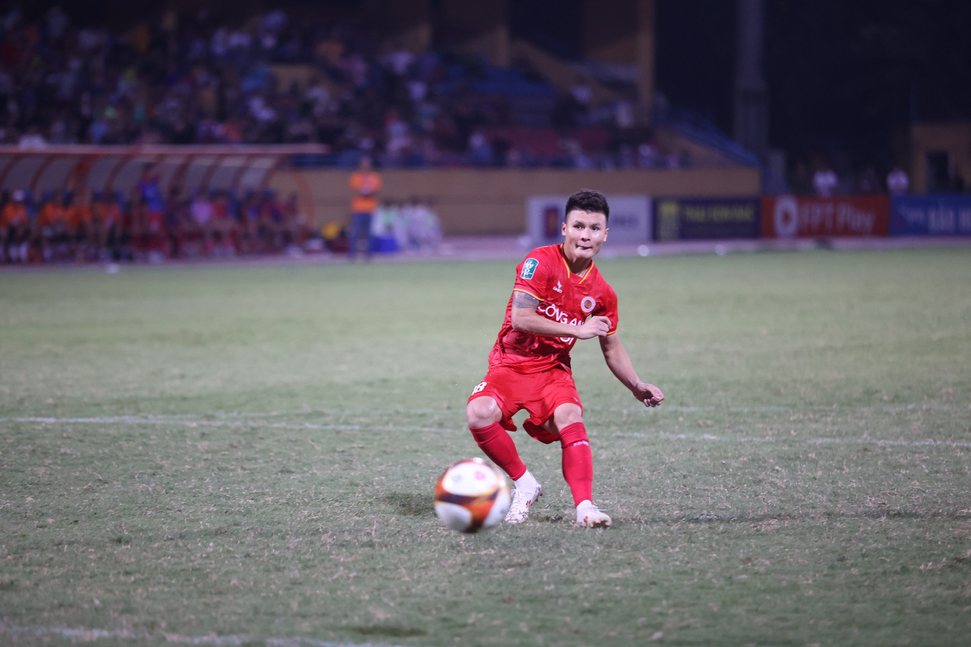 Bước vào loạt sút luân lưu, Quang Hải đã gây thất vọng khi thất bại ở lượt sút thứ hai. Anh dứt điểm chìm vào góc trái khung thành và bóng đi chệch cột dọc.