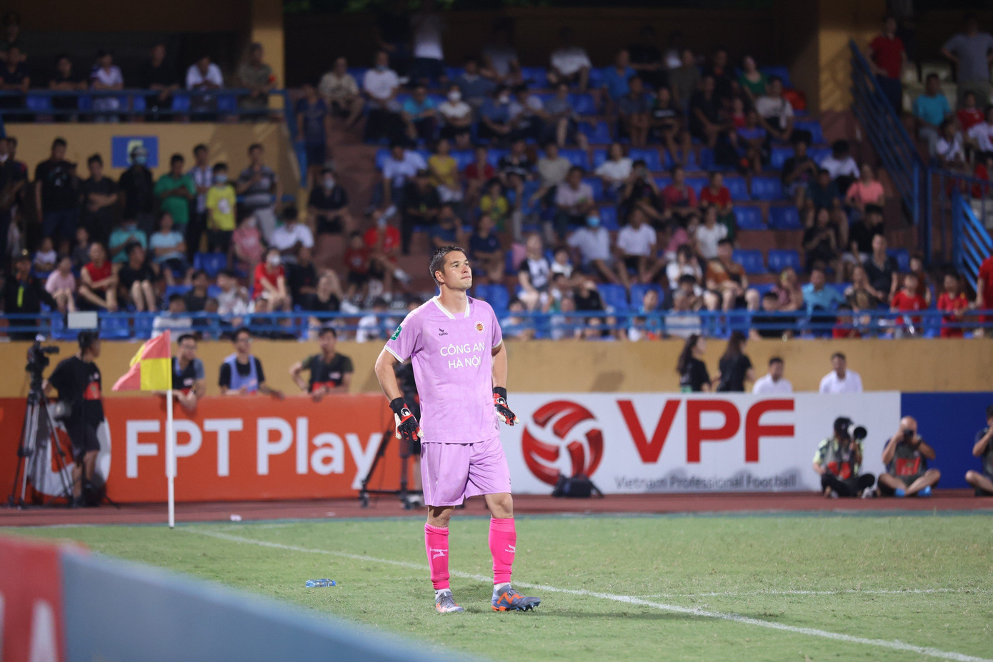 Còn Filip Nguyễn, trong 3 quả đá hỏng của Nam Định, anh một lần trực tiếp cản phá thành công. Đó là ở lượt sút thứ ba của Đinh Viết Tú.