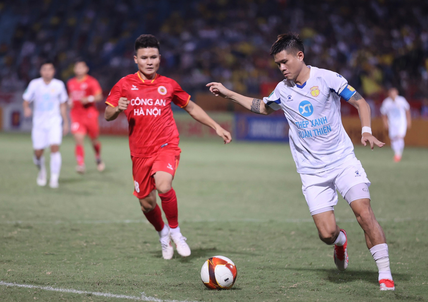 Là tâm điểm của mọi sự chú ý, Quang Hải cũng rất nóng lòng phô diễn đẳng cấp. Mặc dù vậy, mọi thứ đã diễn ra không như anh muốn.