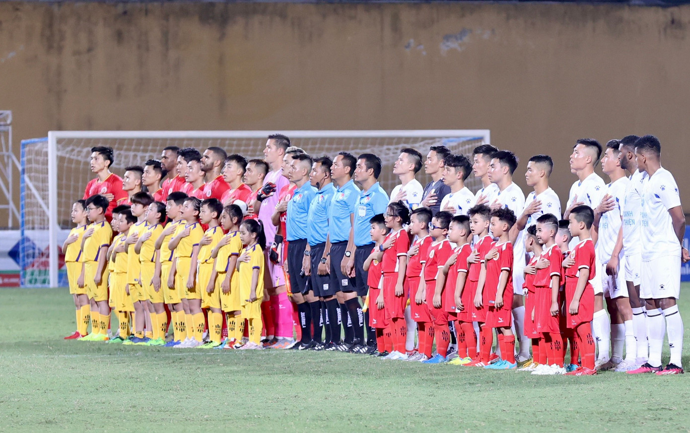 Cản phá penalty xuất sắc, thủ môn Đức Dũng đưa Nam Định vào tứ kết Cúp Quốc gia ảnh 13 Cản phá penalty xuất sắc, thủ môn Đức Dũng đưa Nam Định vào tứ kết Cúp Quốc gia ảnh 13