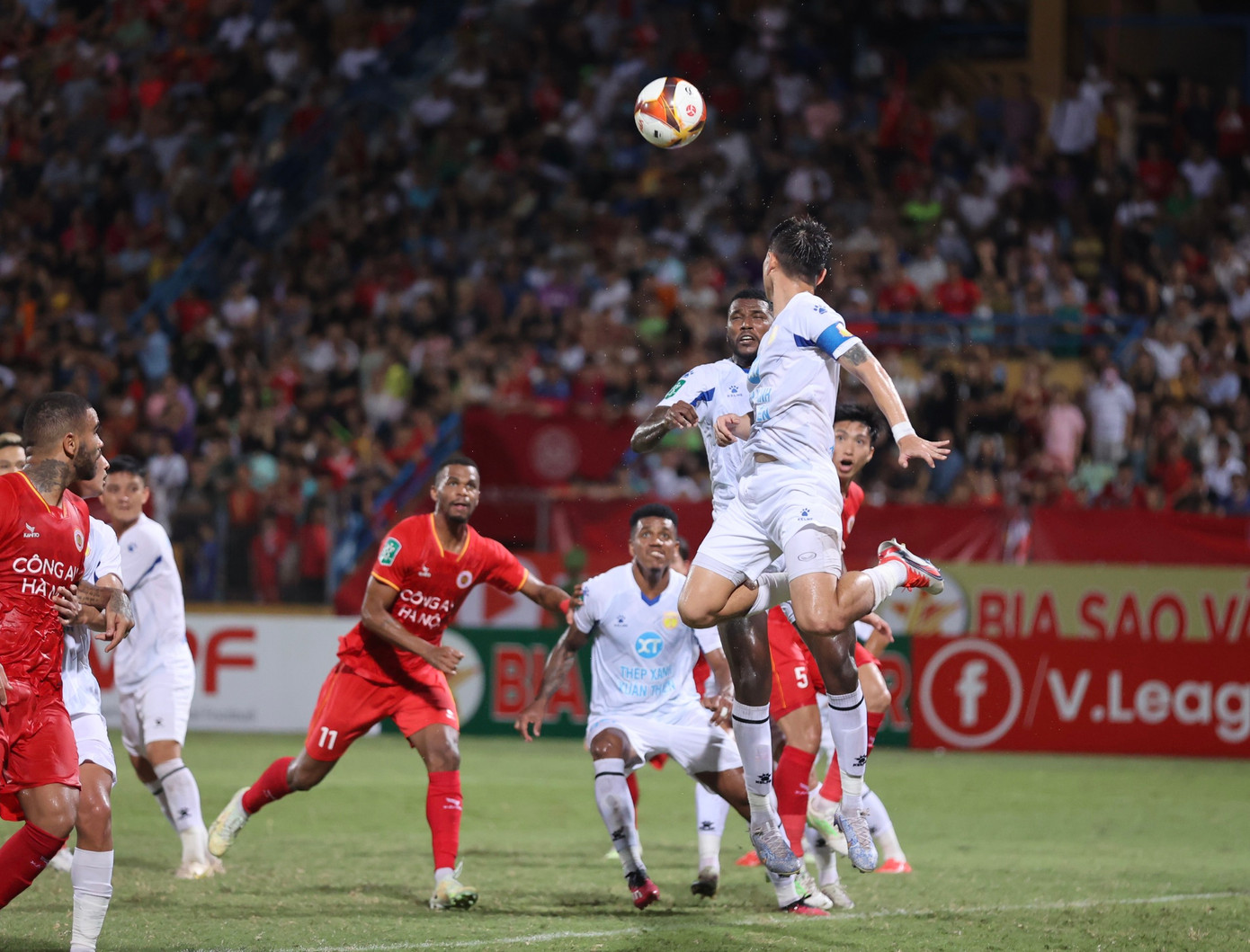 Cản phá penalty xuất sắc, thủ môn Đức Dũng đưa Nam Định vào tứ kết Cúp Quốc gia ảnh 23 Cản phá penalty xuất sắc, thủ môn Đức Dũng đưa Nam Định vào tứ kết Cúp Quốc gia ảnh 23