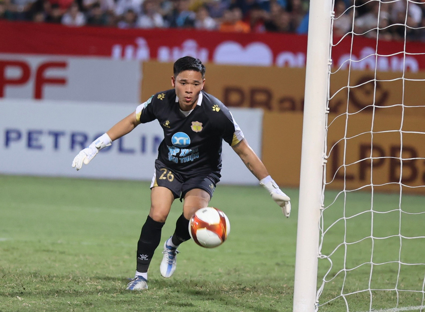 Cản phá penalty xuất sắc, thủ môn Đức Dũng đưa Nam Định vào tứ kết Cúp Quốc gia ảnh 21 Cản phá penalty xuất sắc, thủ môn Đức Dũng đưa Nam Định vào tứ kết Cúp Quốc gia ảnh 21