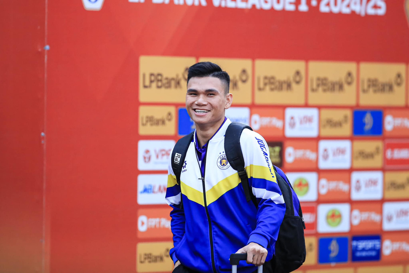 Văn Quyết lập cú đúp, CLB Hà Nội áp sát tốp 3 ảnh 4 Văn Quyết lập cú đúp, CLB Hà Nội áp sát tốp 3 ảnh 4