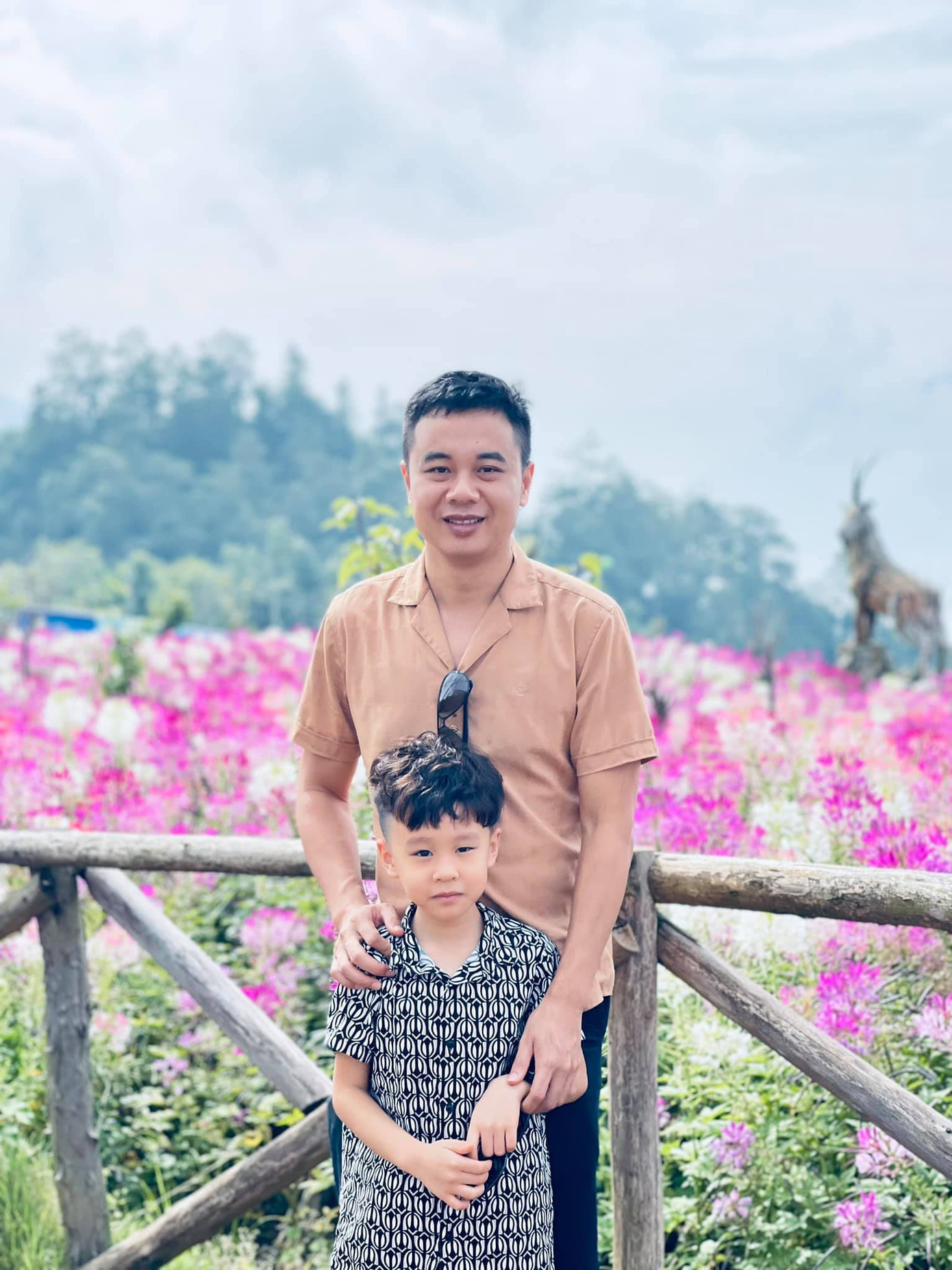 Hai cha con Thành Công và Thái Sơn. (Ảnh: FBNV) Hai cha con Thành Công và Thái Sơn. (Ảnh: FBNV)