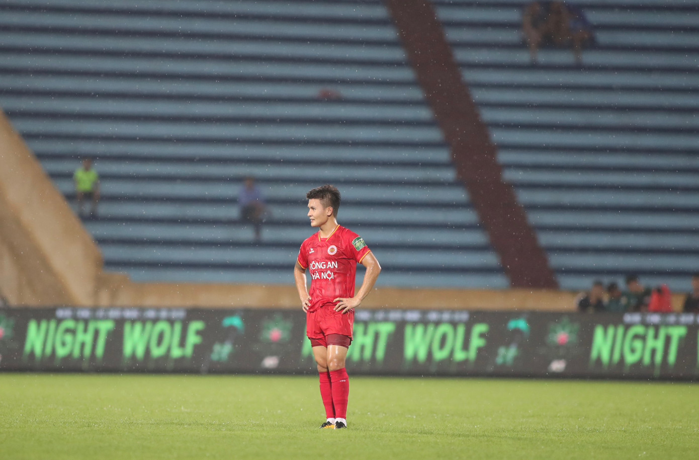 Bộ đôi tân binh đình đám cũng không giúp CAHN bay cao. Bộ đôi tân binh đình đám cũng không giúp CAHN bay cao.