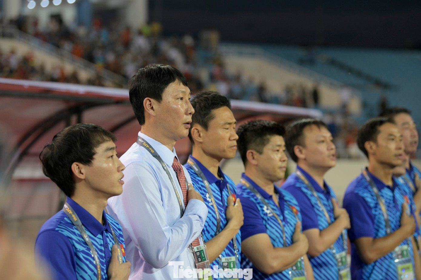 Đây cũng là trận đầu tiên HLV Kim Sang-sik dẫn dắt một ĐTQG. Trước đó, ông có hơn 2 năm cầm quân ở Jeonbuk Hyundai Motors, CLB thuộc K League 1.