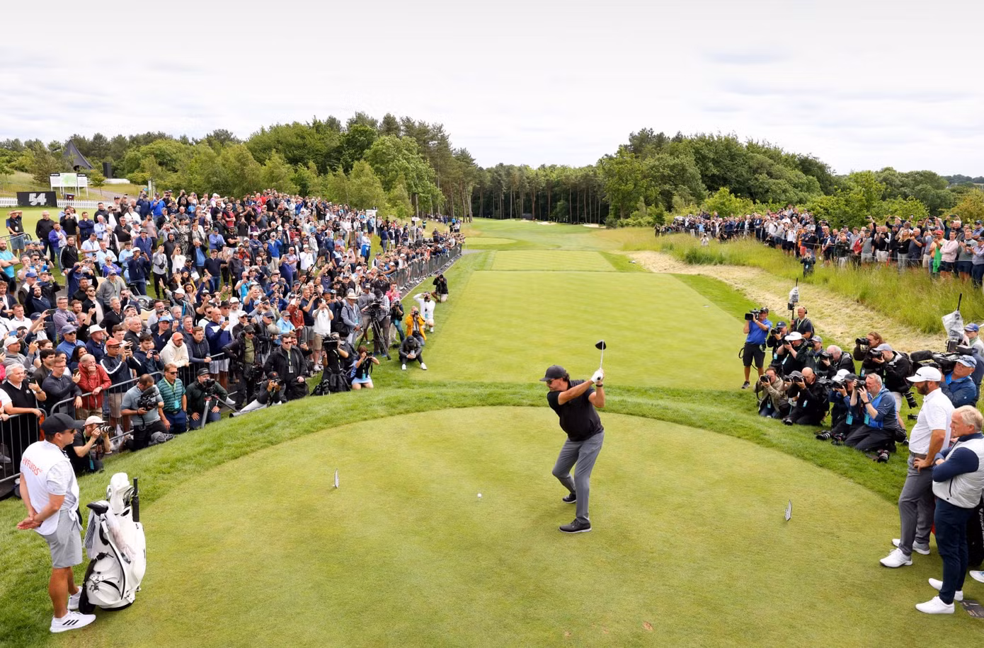 Sự hợp nhất giữa PGA Tour và LIV Golf hứa hẹn mang tới sự đổi thay mạnh mẽ trong thế giới golf. (Ảnh: NBC)