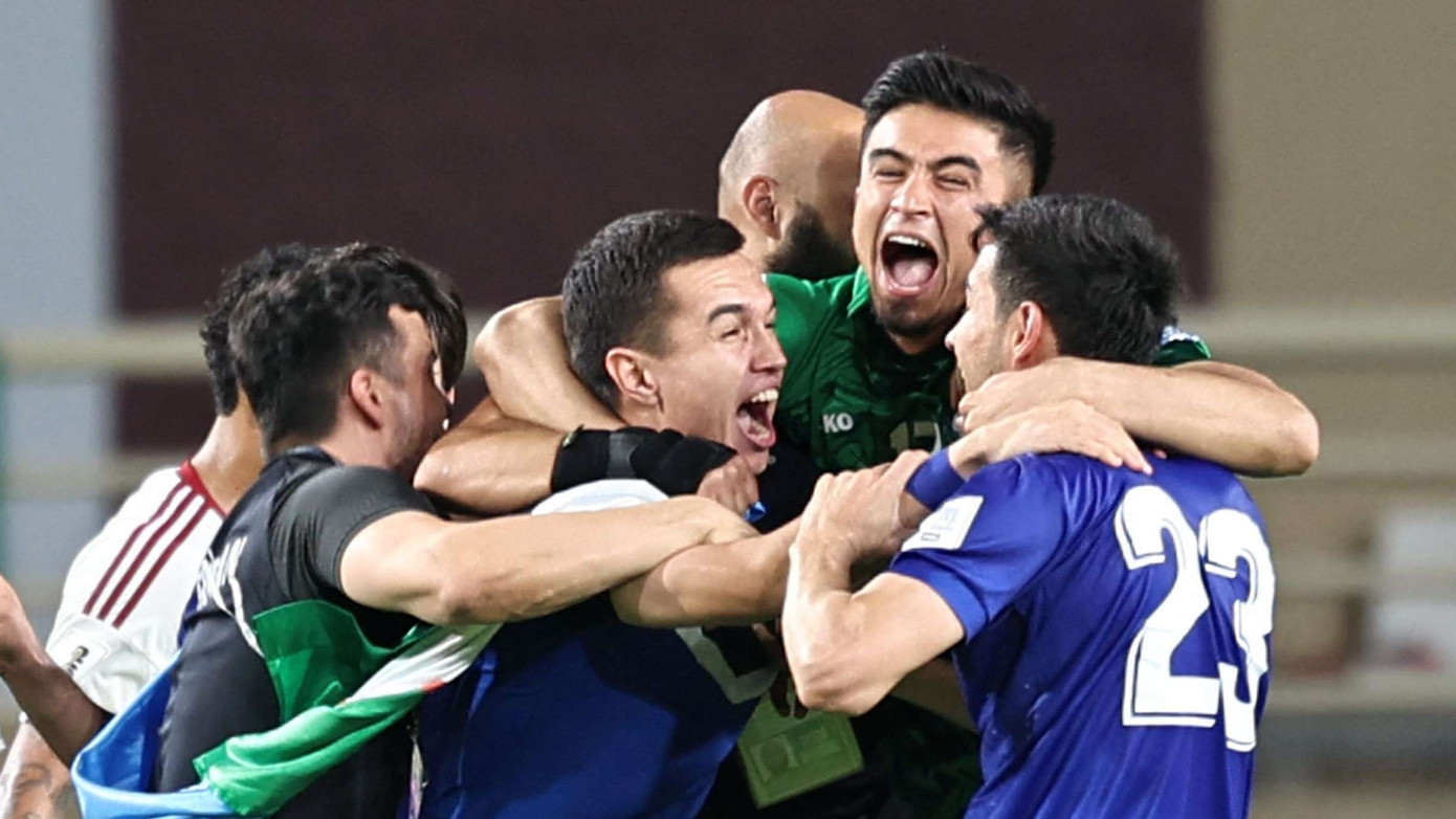 Khoảnh khắc vỡ òa của các cầu thủ Uzbekistan khi giành vé đến World Cup 2026. Khoảnh khắc vỡ òa của các cầu thủ Uzbekistan khi giành vé đến World Cup 2026.