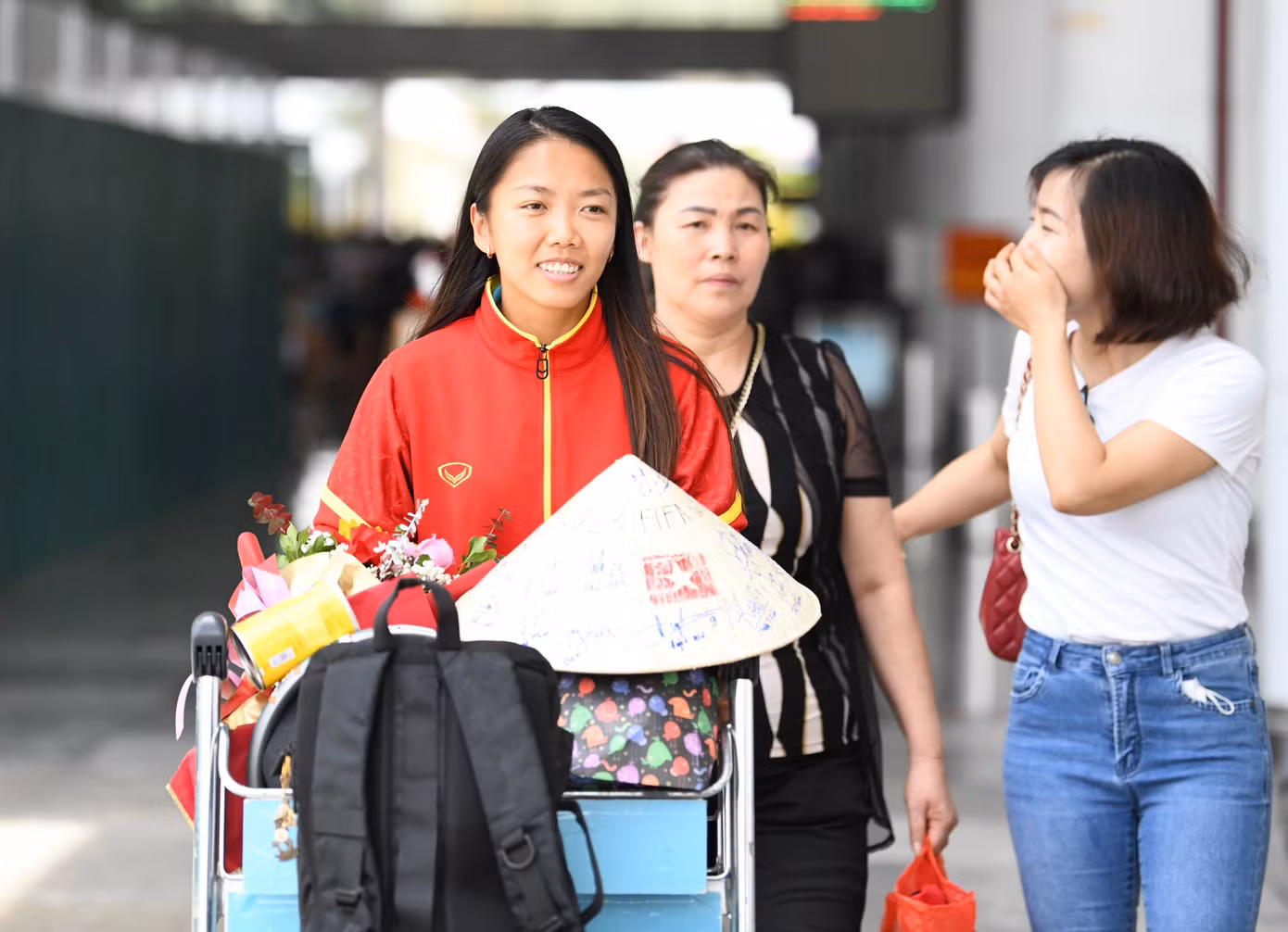 Mừng về nhà, các cô gái kim cương! ảnh 77