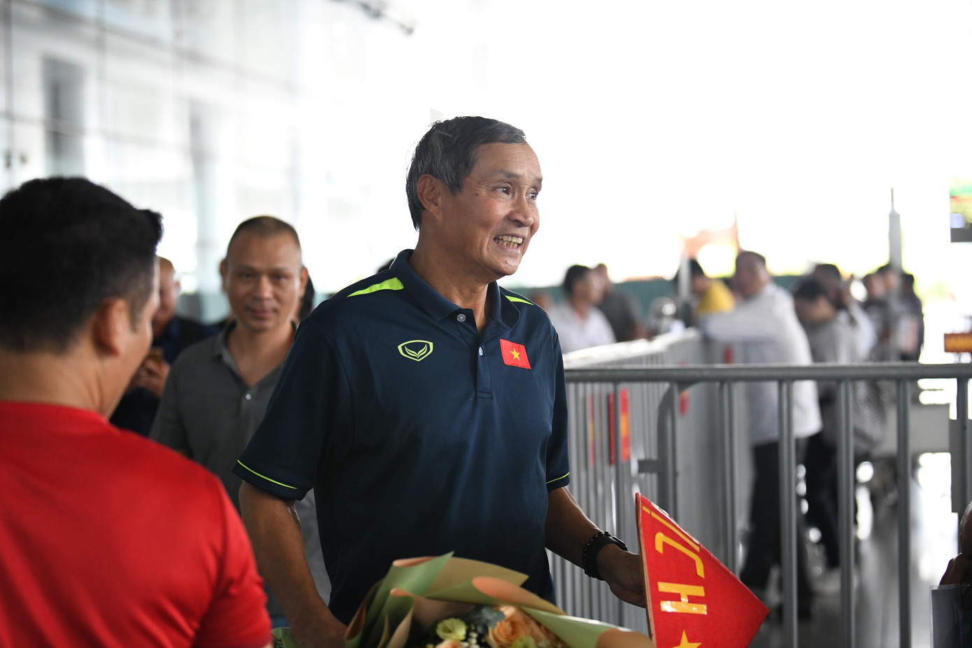 Mừng về nhà, các cô gái kim cương! ảnh 76