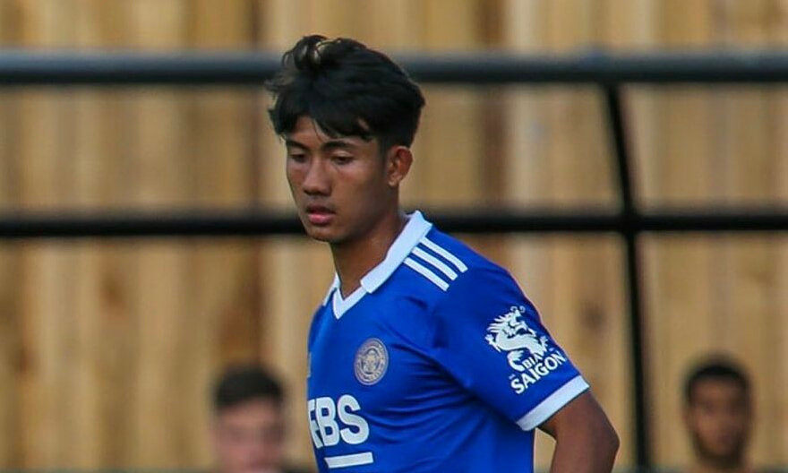 Suphanat Mueanta từng tập luyện tại Leicester vào năm 2022. Suphanat Mueanta từng tập luyện tại Leicester vào năm 2022.