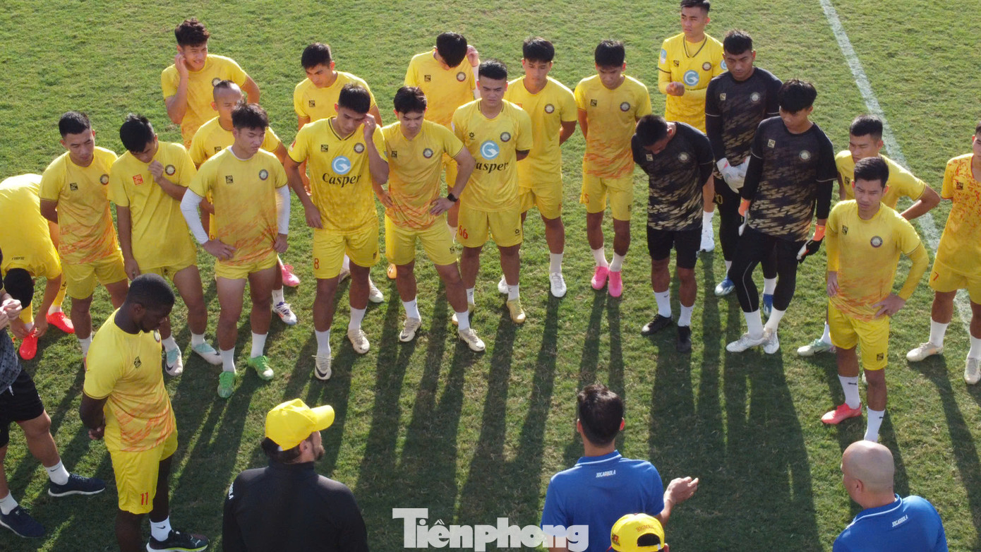 Mùa giải năm nay, Đông Á Thanh Hóa có một lịch trình vô cùng bận rộn khi tham dự 4 đấu trường, bao gồm Giải bóng đá các CLB Đông Nam Á, V-League, Cúp Quốc gia và Siêu Cúp Quốc gia 2023/2024. Vì vậy đội đã hội quân từ cuối tháng 7 nhằm theo đuổi các mục tiêu đề ra.