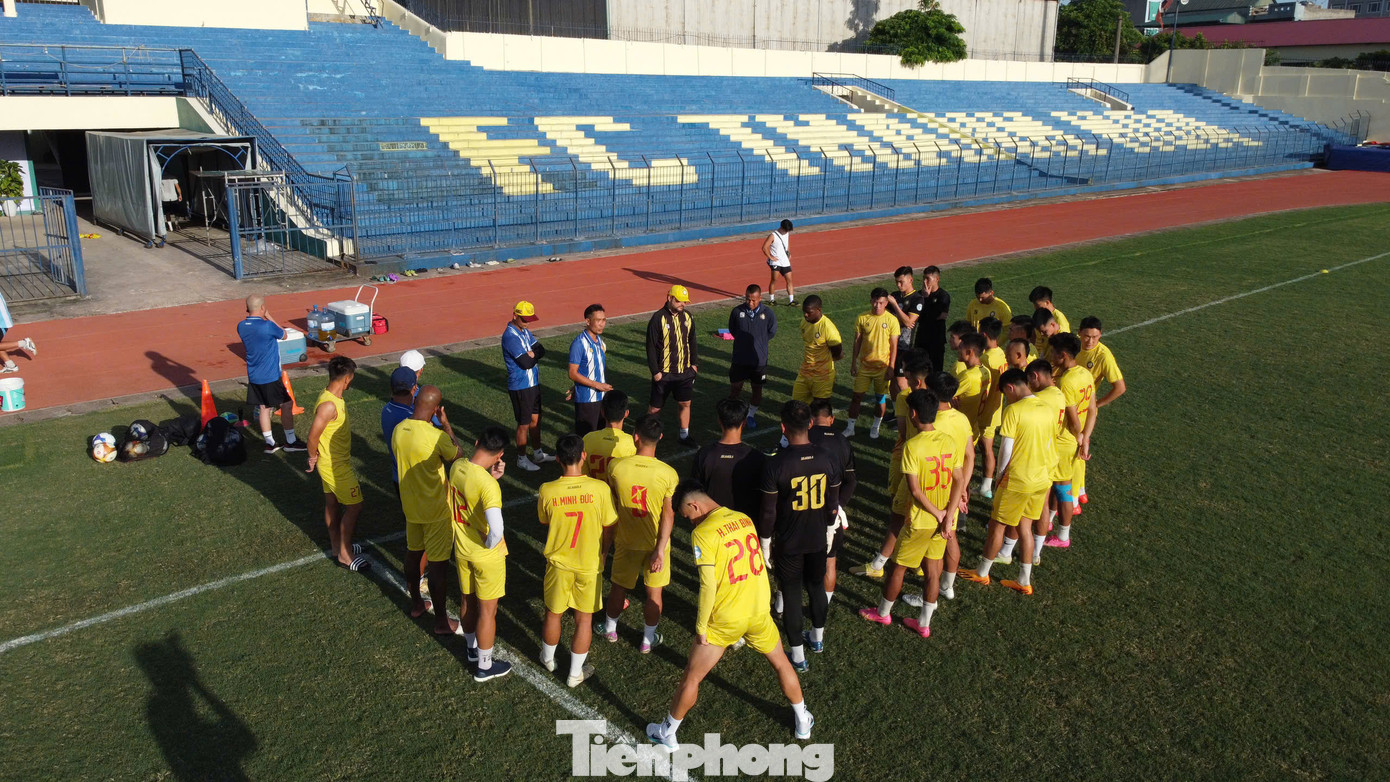 Mùa giải năm nay, Đông Á Thanh Hóa có một lịch trình vô cùng bận rộn khi tham dự 4 đấu trường, bao gồm Giải bóng đá các CLB Đông Nam Á, V-League, Cúp Quốc gia và Siêu Cúp Quốc gia 2023/2024. Vì vậy đội đã hội quân từ cuối tháng 7 nhằm theo đuổi các mục tiêu đề ra.